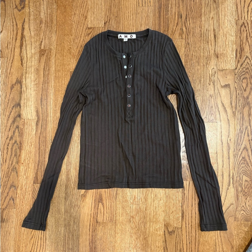 Amo Lottie Top in Mocha - Picture 2 of 3